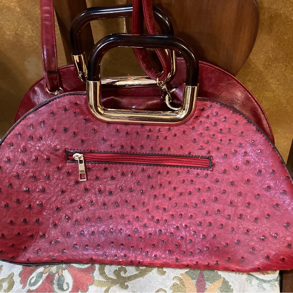 Faux ostrich print handbag with detachable strap - Picture 2 of 5